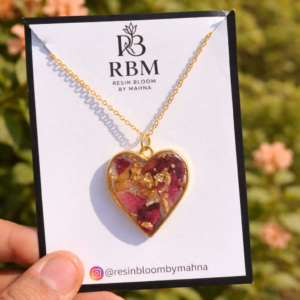 ROSE PRESERVATION RESIN HEART NECKLACE